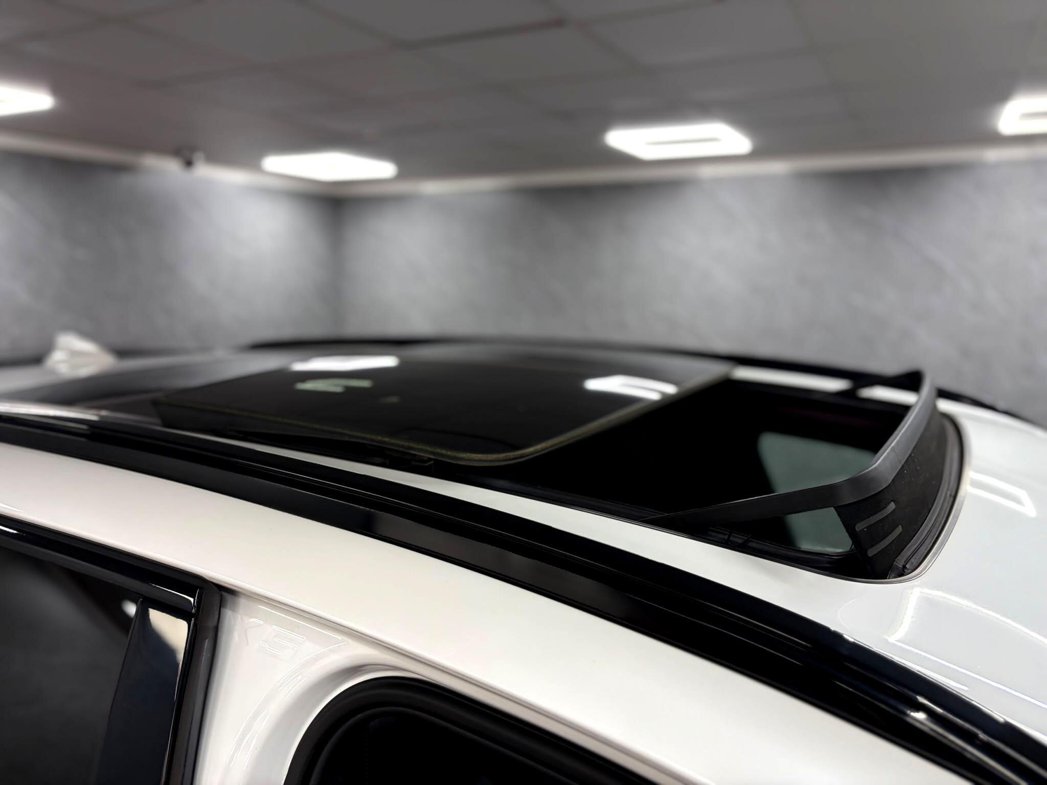 BMW X5 secondary view